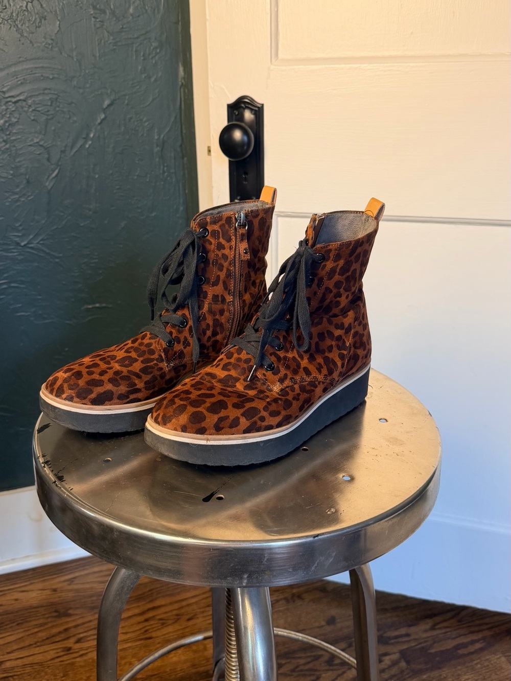 Dr. Scholl’s Time Off Up Platform Lace-Up Boots | Leopard Print | Size 8